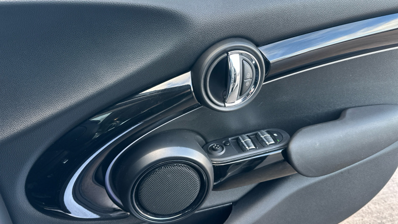 MINI Hatchback 1.5 Cooper Classic 5dr Auto Petrol Hatchback